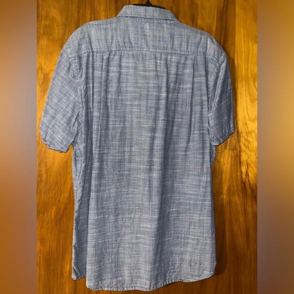 Men’s Izod Saltwater Relaxed Classics button up shirt - Picture 3 of 3